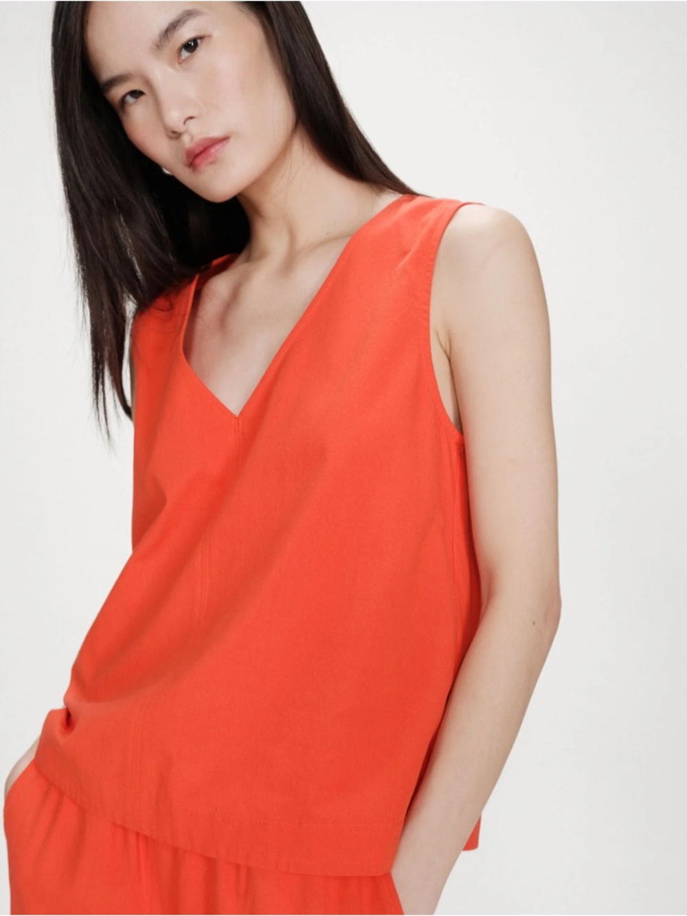 SLEEVELESS COTTON V-NECK TOP SANGUINE VAGABOND